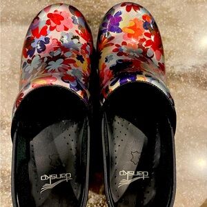 DANSKO, PROFESSIONAL PATENT BOHO FLOWER, SIZE 38, EXCELLENT CONDITION